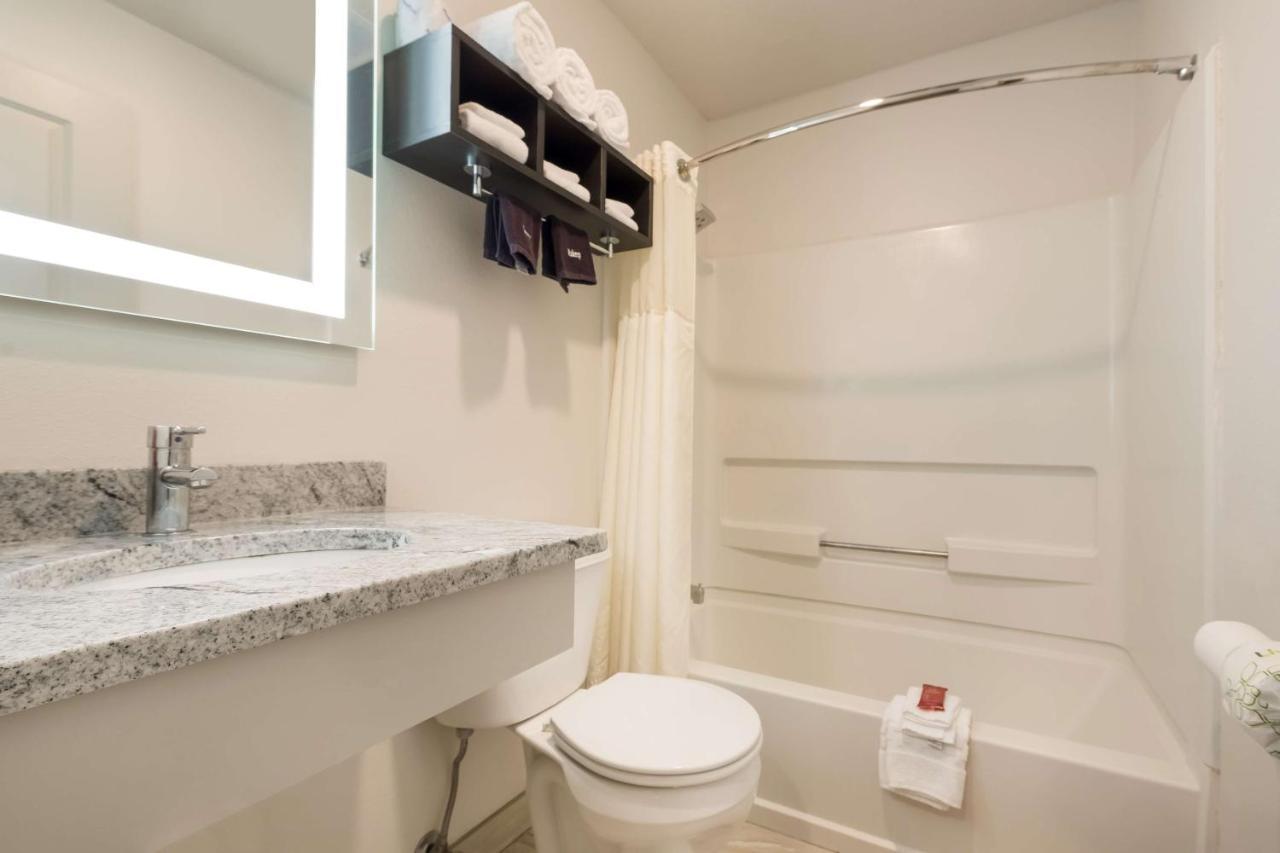 Surestay Hotel By Best Western Thomson מראה חיצוני תמונה