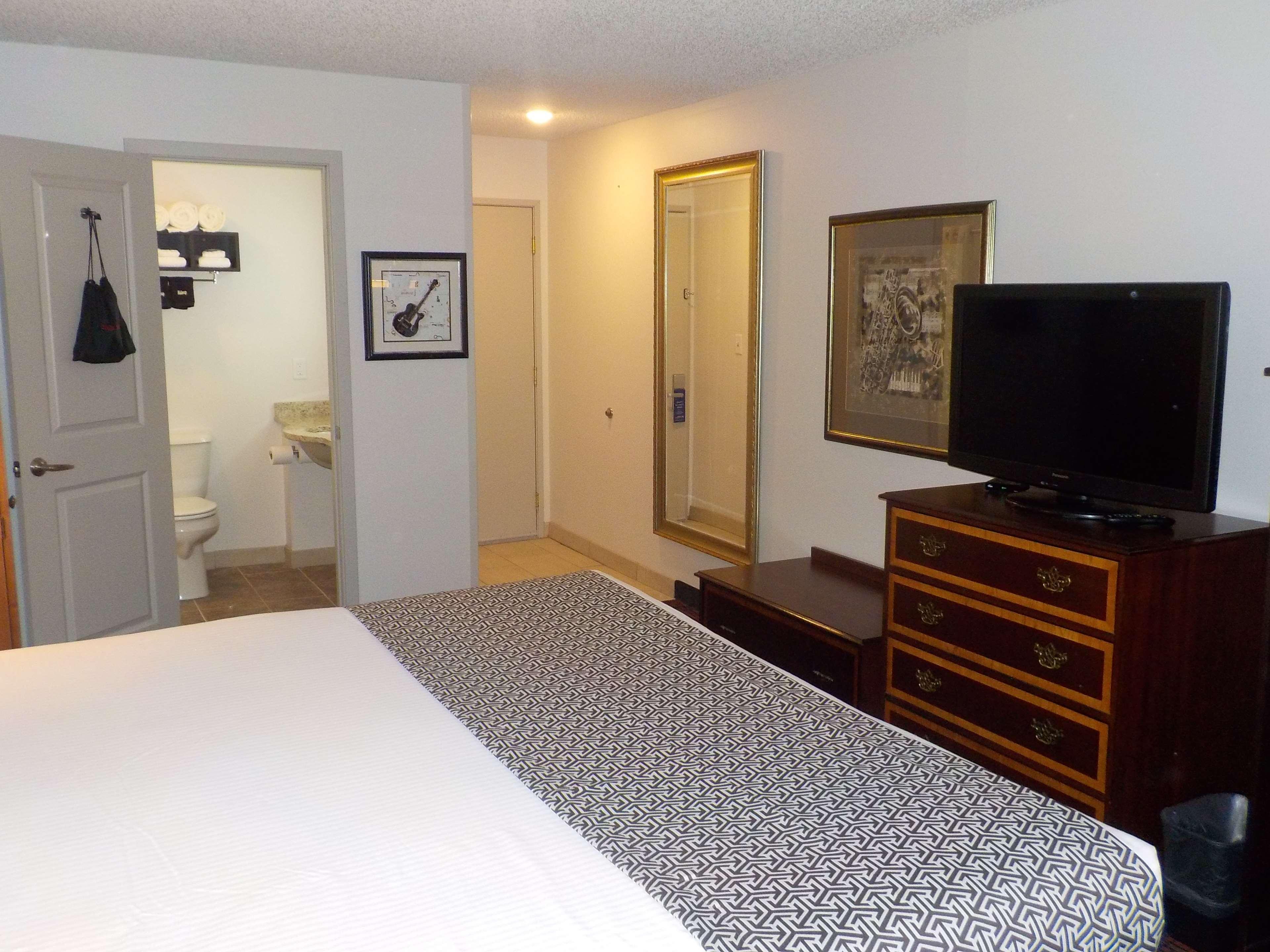 Surestay Hotel By Best Western Thomson מראה חיצוני תמונה