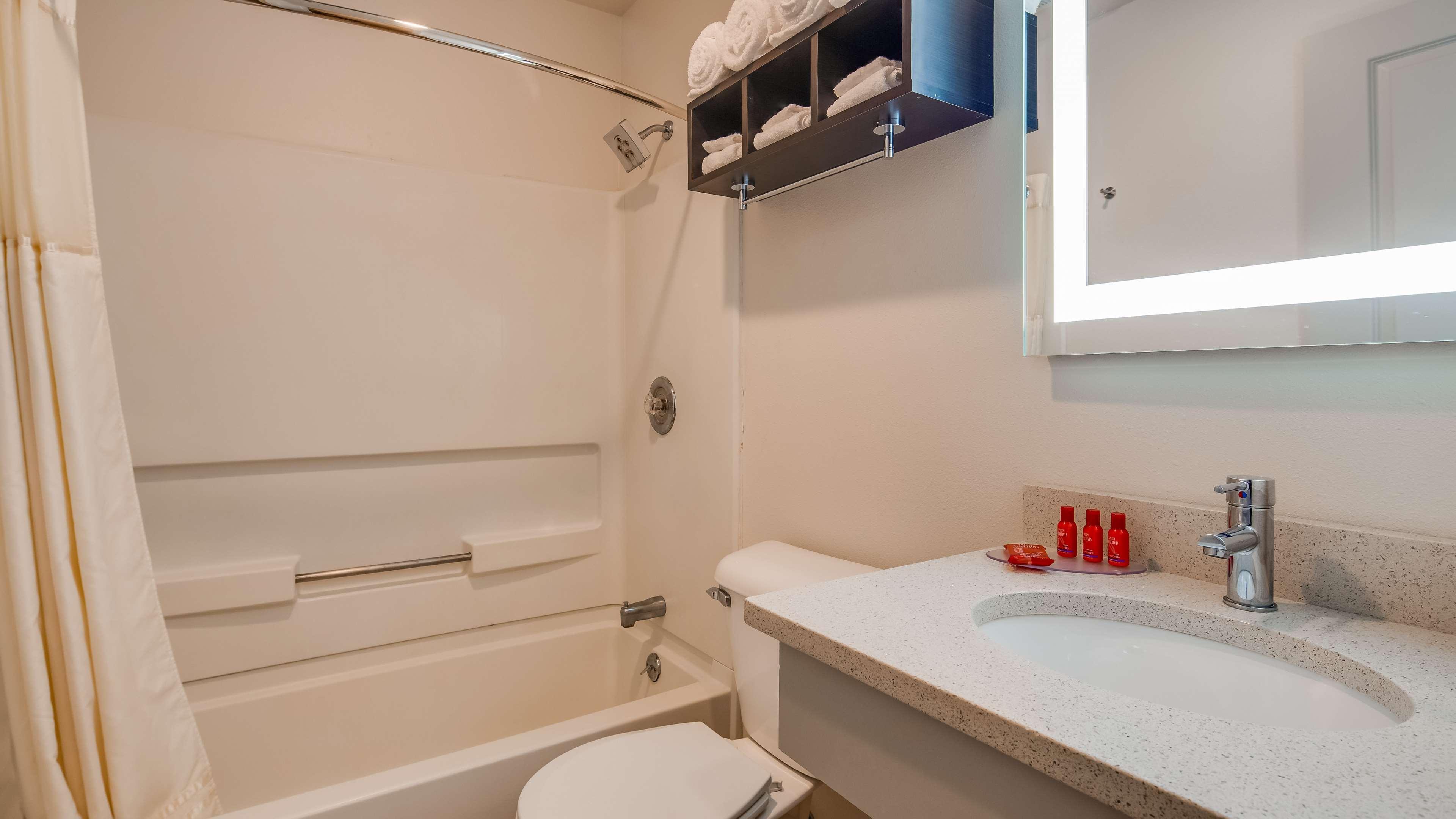 Surestay Hotel By Best Western Thomson מראה חיצוני תמונה