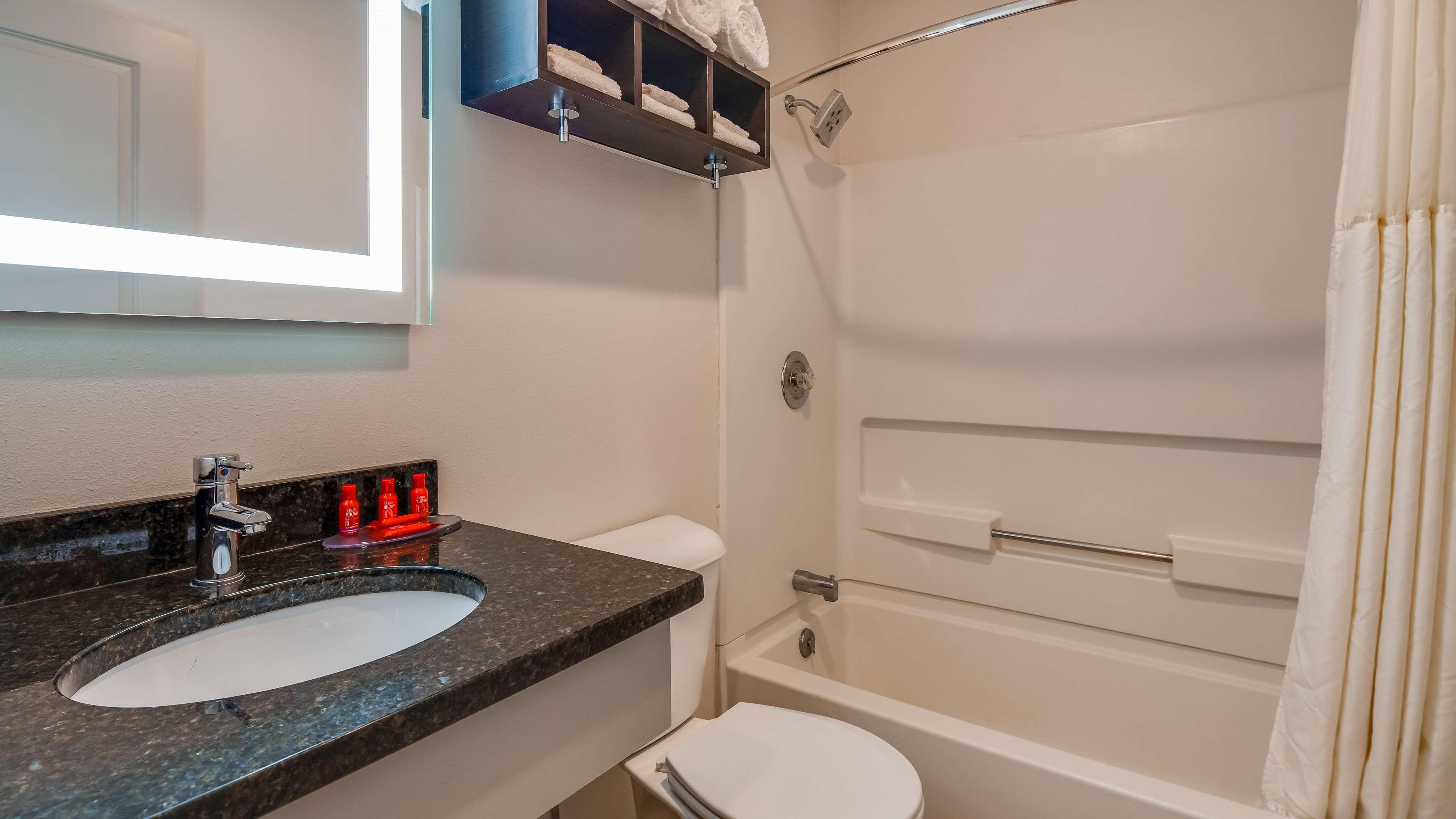 Surestay Hotel By Best Western Thomson מראה חיצוני תמונה